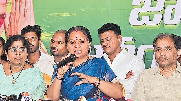 Kalvakuntla Kavitha Blames Niranjan Reddy: నిరంజన్‌ రెడ్డీ.. పిచ్చిపిచ్చిగా మాట్లాడితే పుచ్చలేస్తది