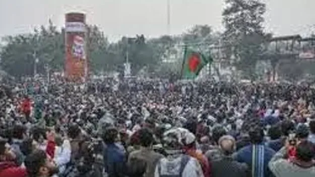 Bangladesh Group Demands: భారతీయుల వర్క్‌ పర్మిట్లన్నీ రద్దు చేయాలి