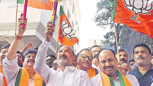 Bandi Sanjay: రాహుల్‌, కేటీఆర్‌లు ఐరన్‌లెగ్స్‌