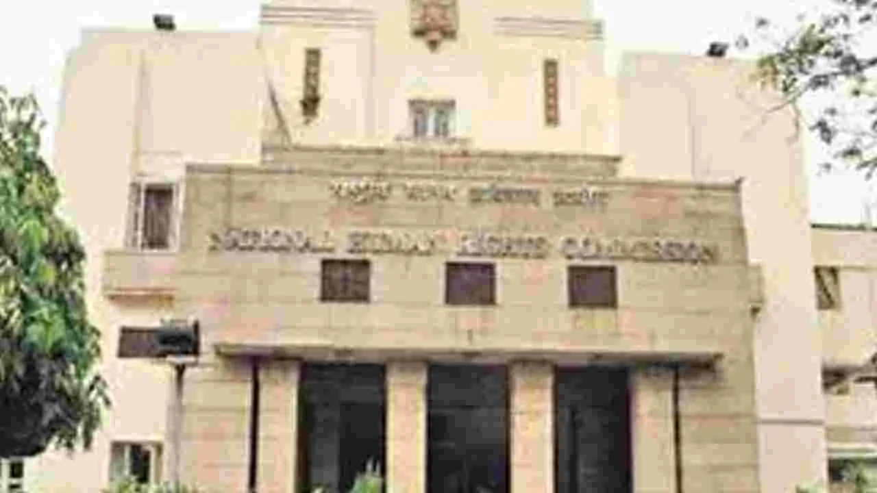 Telangana Human Rights Commission: గిరిజన హాస్టల్‌ బాధిత కుటుంబానికి సహాయం చేయండి