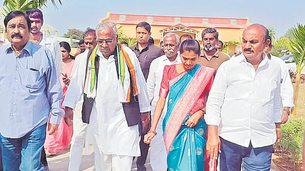 Former MP V. Hanumantha Rao: ఏడాదిలో పీవీ విజ్ఞాన వేదిక పూర్తి 