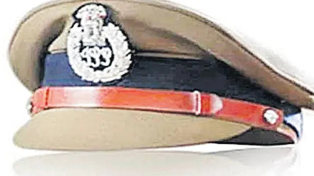 స్థానిక ఎన్నికల దృష్ట్యా 32 మంది ఐపీఎస్‌ల బదిలీలు