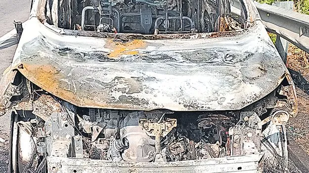 Man Burned Alive as Car Catches Fire: ఓఆర్‌ఆర్‌పై కారు దగ్ధం.. ఒకరి సజీవ దహనం