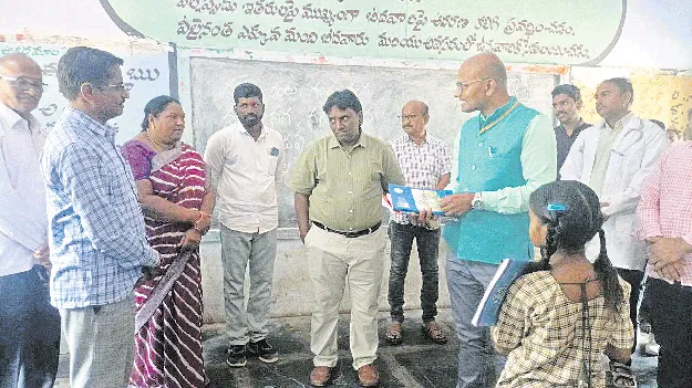 విద్యార్థుల హాజరుపై సాకులెందుకు?