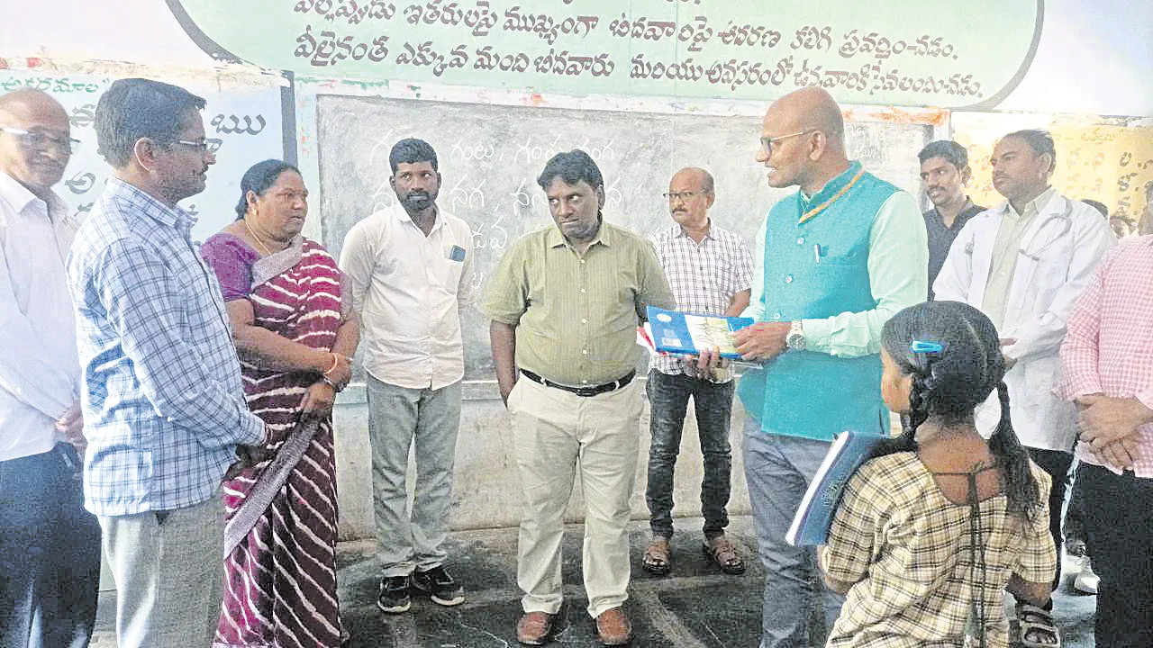 విద్యార్థుల హాజరుపై సాకులెందుకు?