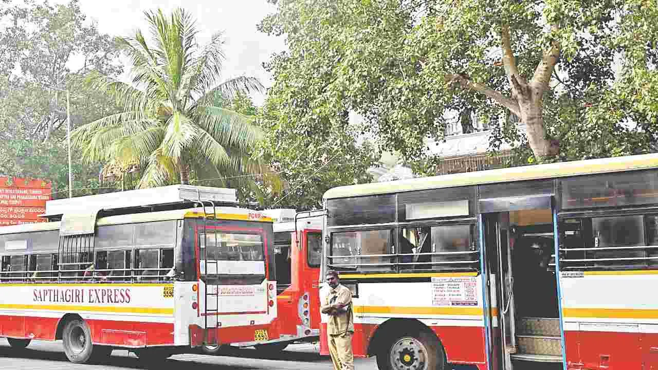 12,600 Vehicles Reach Tirumala Hill: తిరుమలకు 12,600 వాహనాలు!