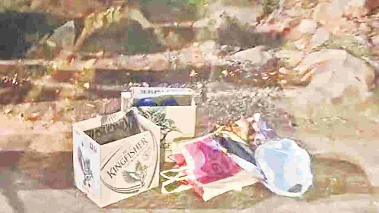 Meat and Alcohol Seized: శ్రీశైలంలో 200 కిలోల మాంసం పట్టివేత