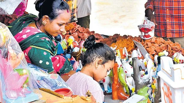 Lack of Aadhaar Keeps Migrant Children: అ, ఆ.. కు అడ్డంకిగా ఆధార్‌