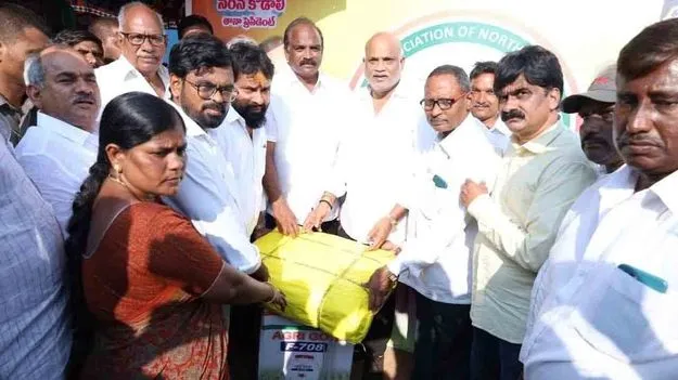 TANA Farmers Program: తానా ఆధ్వర్యంలో రైతులకు 20 లక్షల విలువైన పవర్ స్ప్రేయర్లు, పరజాలు పంపిణీ