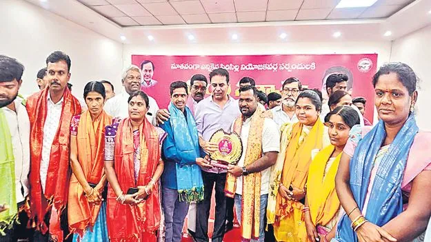 BRS Working President K. T. Rama Rao: రేవంత్‌.. దమ్ముంటే ఆ 10మంది ఎమ్మెల్యేలతో రాజీనామా చేయించు