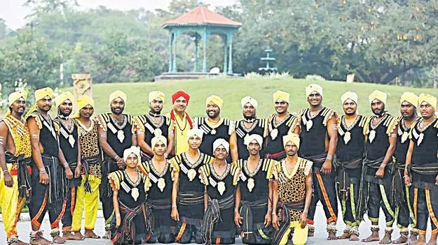 Telangana Oggu Doll Artists: గణతంత్ర వేడుకల్లో తెలంగాణ ఒగ్గుడోలు విన్యాసాలు