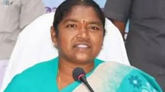 Minister Seethakka: కేరళ తరహాలో సెర్ప్‌ కార్యక్రమాలు