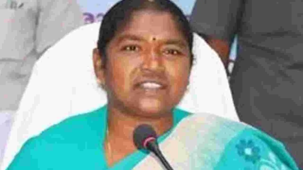 Minister Seethakka: కేరళ తరహాలో సెర్ప్‌ కార్యక్రమాలు