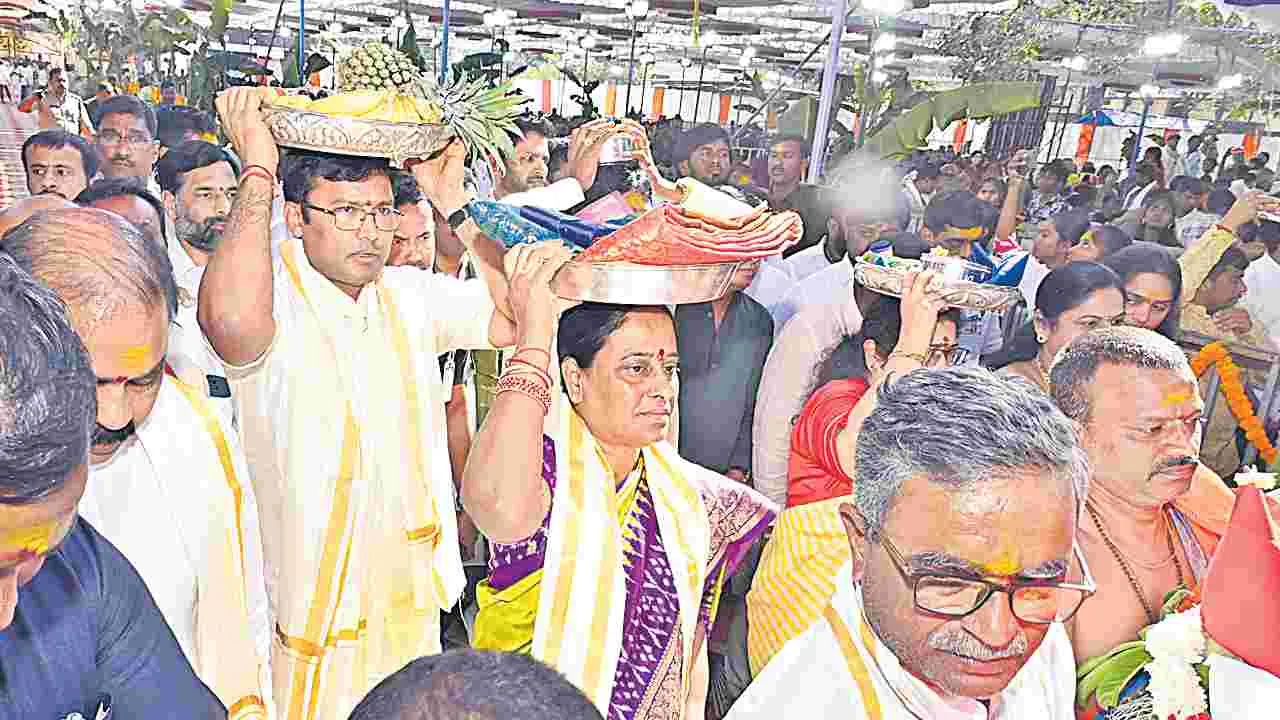 Minister Konda Surekha: వైభవంగా కొమురవెల్లి మల్లన్న కల్యాణం