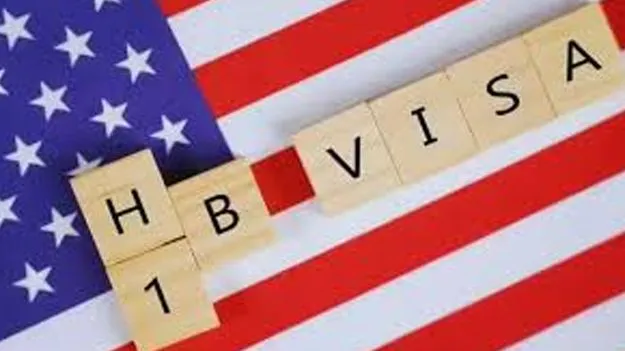 US Tightens H 1B Rules: సోషల్‌ మీడియా వివరాలు వెల్లడించాల్సిందే 