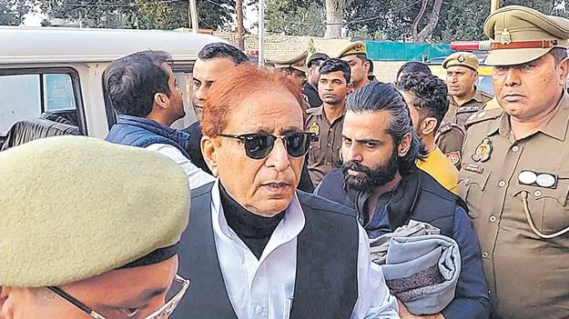 SP Leader Azam Khan: ఎస్పీ నేత ఆజంఖాన్‌కు ఏడేళ్ల జైలు