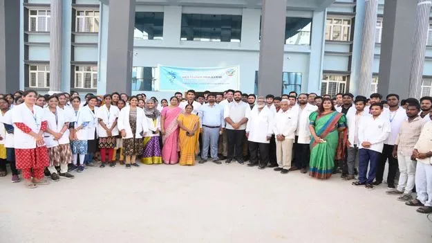 వైద్య విద్యార్థుల కు అన్ని సౌకర్యాలు కల్పిస్తాం 