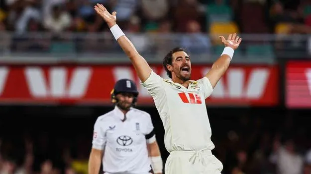 Ashes 2025 Mitchell Starc Dominates: ఓటమి దిశగా ఇంగ్లండ్‌ 