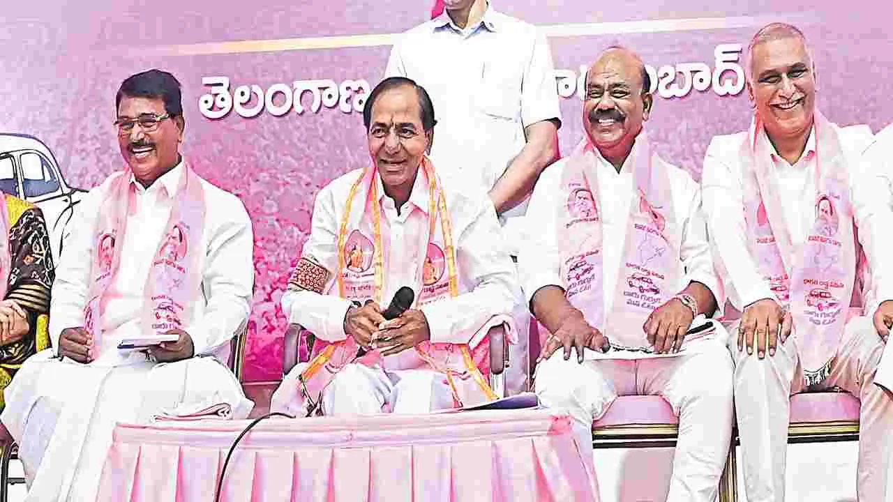 KCR Warns Congress: వస్తున్నా.. తోలు తీస్తా!