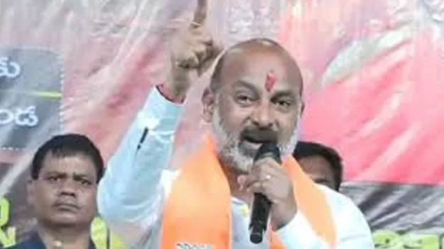 Bandi Sanjay Accuses Rahul Gandhi : ప్రజల జీవితాలతో కాంగ్రెస్‌ రాజకీయ ఫుట్‌బాల్‌