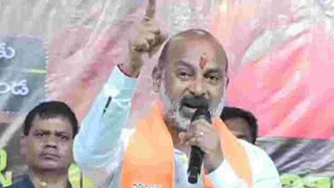 Bandi Sanjay Accuses Rahul Gandhi : ప్రజల జీవితాలతో కాంగ్రెస్‌ రాజకీయ ఫుట్‌బాల్‌