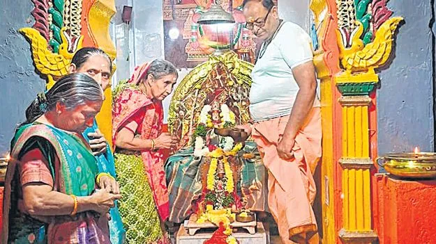 Jasodaben: పాతబస్తీలో ప్రధాని మోదీ సతీమణి పర్యటన