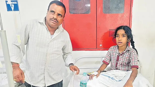 Students Fall Sick After Eating Contaminated Food: కలుషితాహారంతో 66 మంది విద్యార్థులకు అస్వస్థత