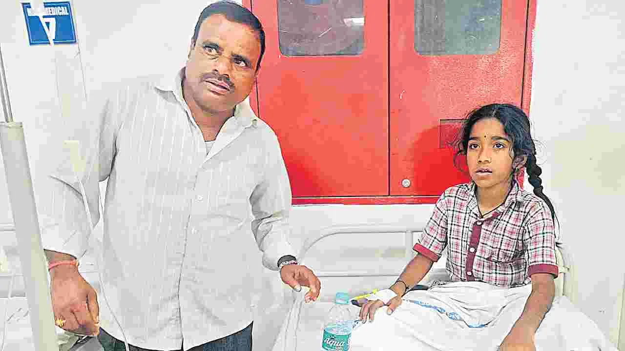 Students Fall Sick After Eating Contaminated Food: కలుషితాహారంతో 66 మంది విద్యార్థులకు అస్వస్థత