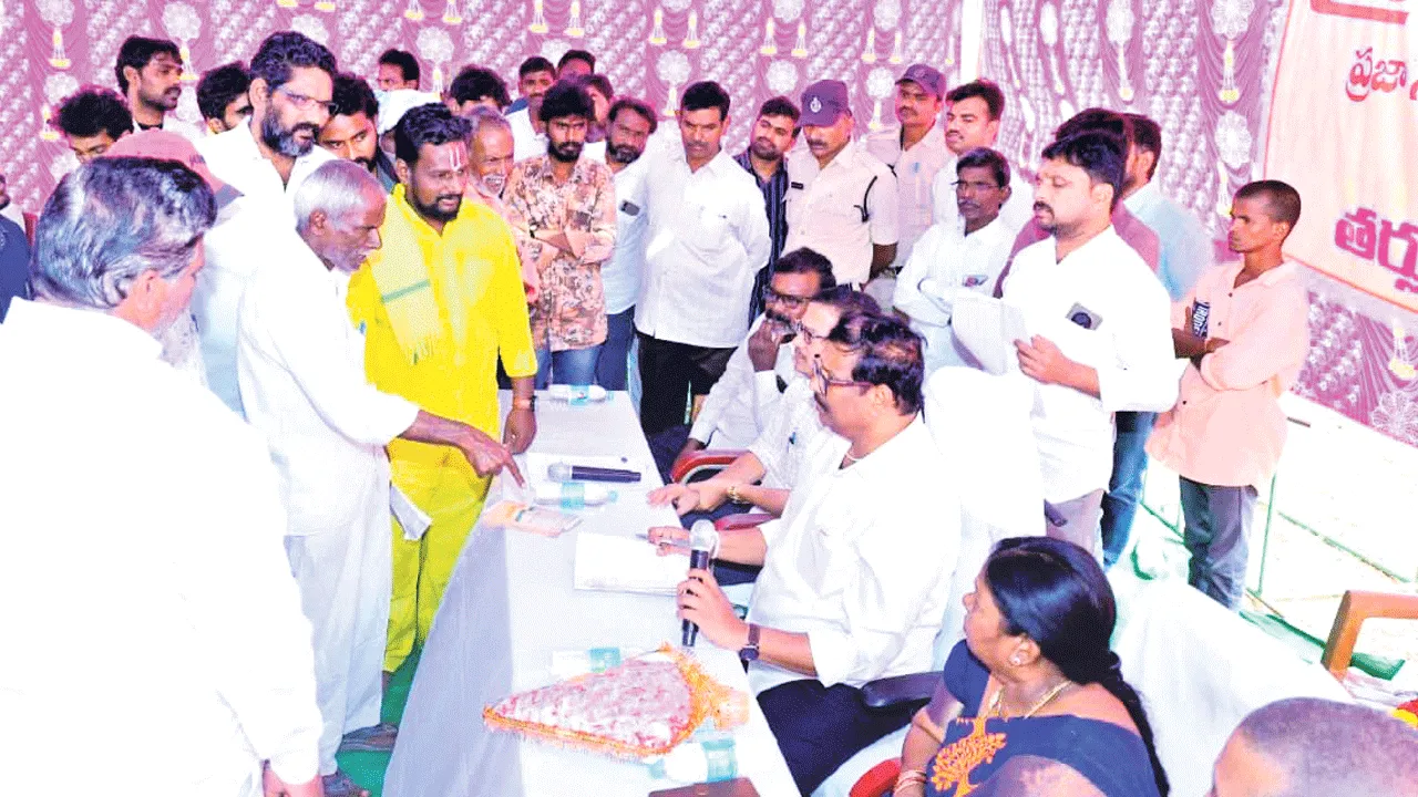 ప్రజా దర్బార్‌లో సమస్యలకు పరిష్కారం
