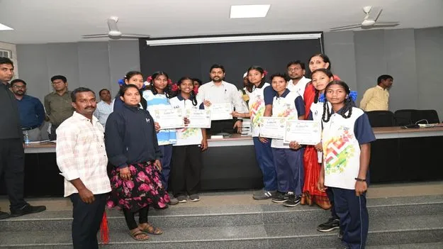 ప్రజావాణి దరఖాస్తులను సత్వరమే పరిష్కరించాలి