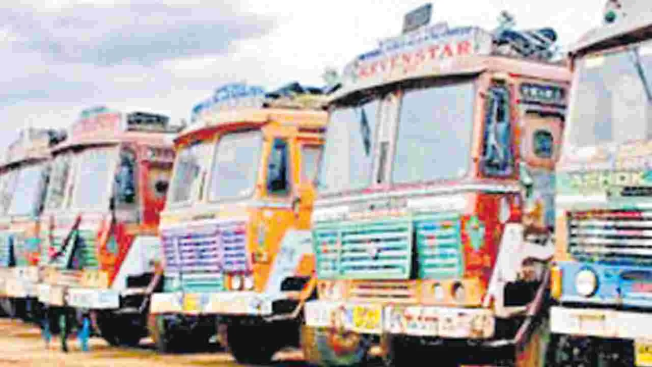 Fee Hike for Lorries: ఫిట్‌నెస్‌ ఫీజుల పెంపునకు బ్రేక్‌