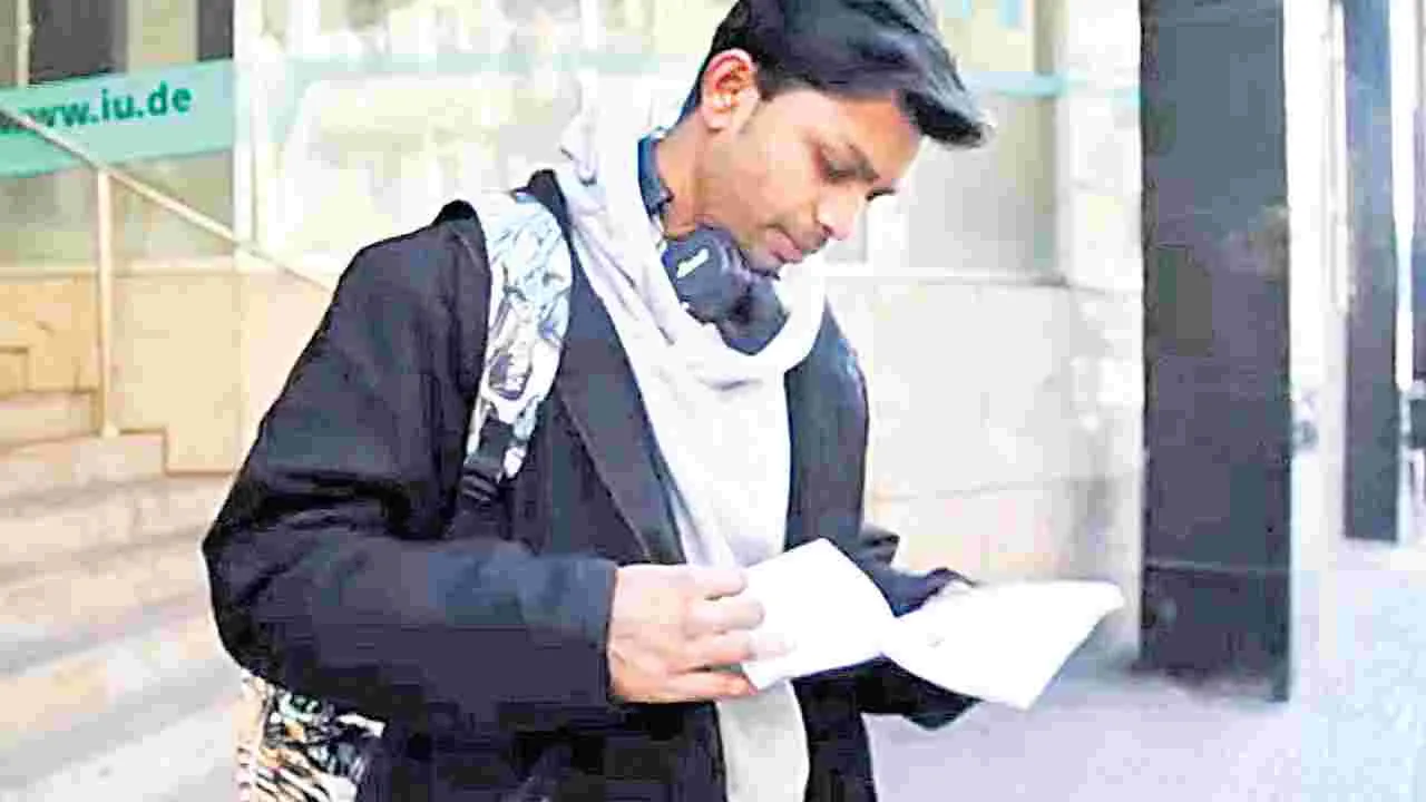 US visa restrictions: అమెరికాలో గడప దాటనిభారతీయులు!