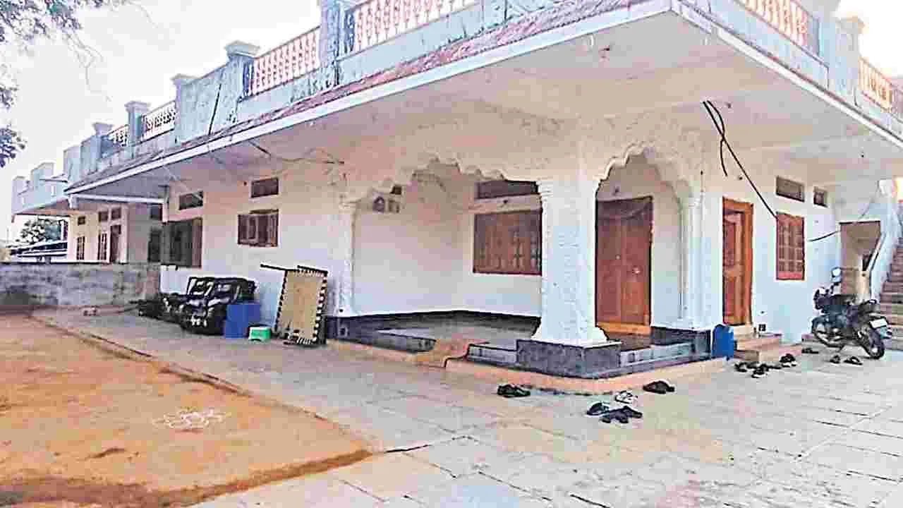 DTC Deputy Transport Commissioner Properties: డీటీసీ ఆస్తులు  200 కోట్లు