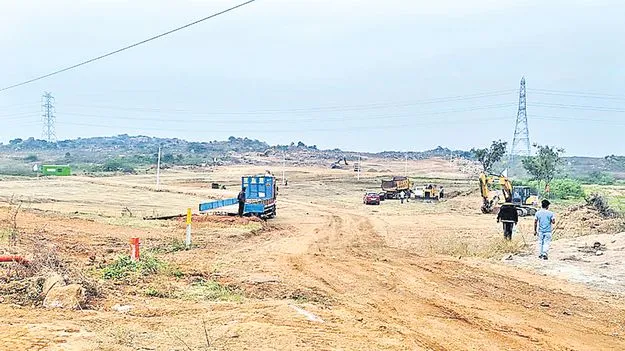 Greenfield road linking Future City: గ్రీన్‌ఫీల్డ్‌ రోడ్డు పనులు షురూ