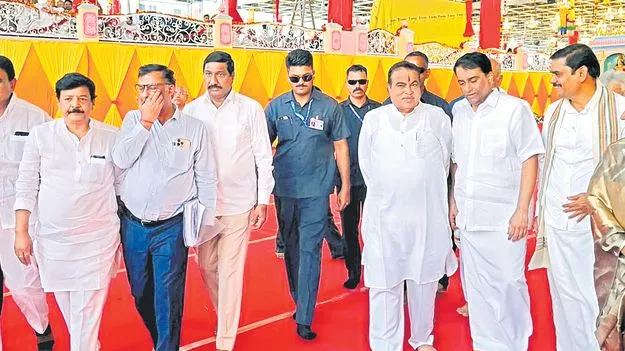 Gadkari urges service to humanity for peace: సేవతో శాంతి.. ఆనందం