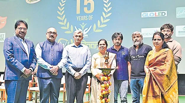 J Prakash Narayan: 90శాతం డిగ్రీ పట్టాలు చిత్తుకాగితాలతో సమానం