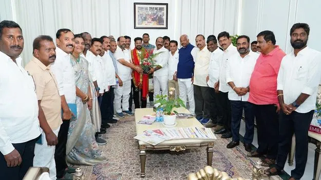CM Revant Reviews Employee Issues: అసెంబ్లీ సమావేశాల తర్వాత ఉద్యోగుల సమస్యలపై దృష్టిపెడతా..