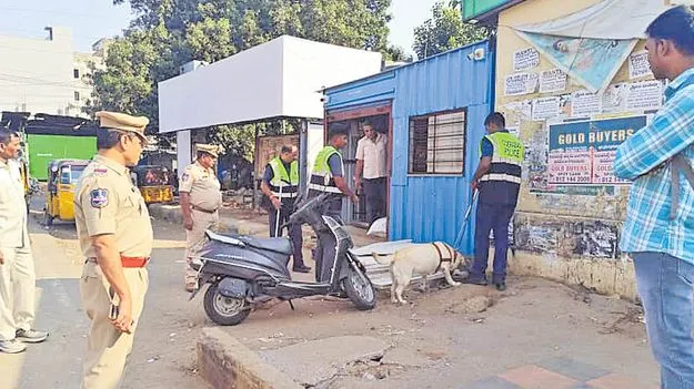 Suspected Terrorists House: ఉగ్రవాది ఇంట్లో 3 గంటలు సోదాలు