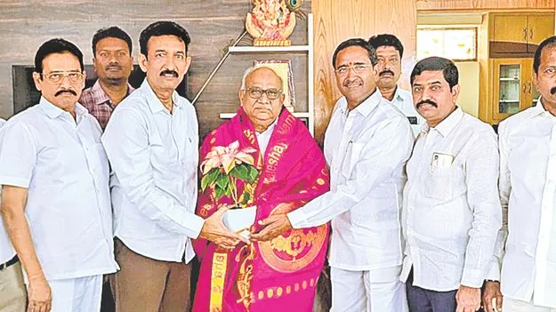Kanakameddla Ravindra Kumar: నాలుగు దశాబ్దాల  సేవకు గుర్తింపు