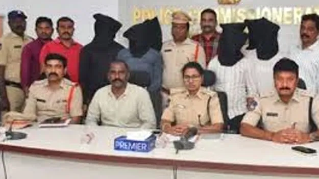 ATM Theft: ఏటీఎంలో రేకు పెట్టి.. డబ్బులు చోరీ!