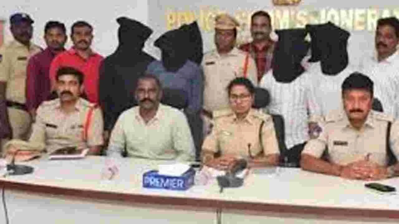 ATM Theft: ఏటీఎంలో రేకు పెట్టి.. డబ్బులు చోరీ!