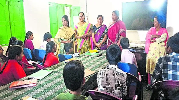 Resolving Teachers Issues: టీచర్ల సమస్యల పరిష్కారానికి కృషి: సీతక్క