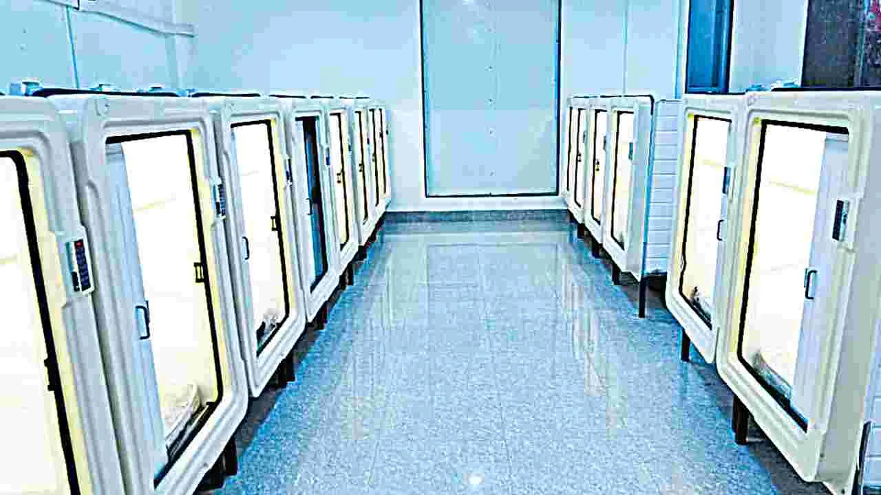 Sleeping Pods Introduced at Charlapalli: చర్లపల్లి రైల్వే స్టేషన్‌లో స్లీపింగ్‌ పాడ్స్‌