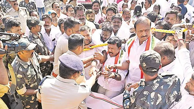 Congress Protests: పెల్లుబికిన కాంగ్రెస్‌ నిరసన