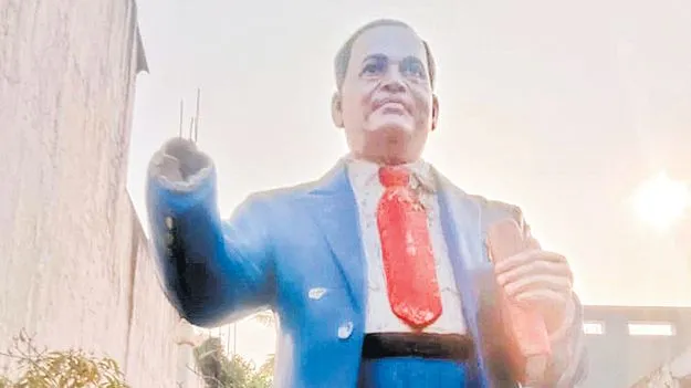 Ambedkar statue: శ్రీకాకుళంలో అంబేడ్కర్‌ విగ్రహం ధ్వంసం 