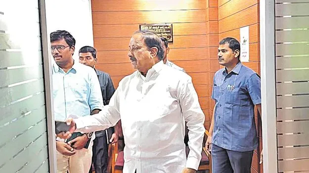 Minister Tummala Nageshwar Rao: మంత్రి తుమ్మల ఆకస్మిక తనిఖీలు