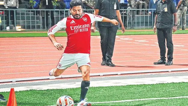 CM Revanth Reddy Plays Friendly Football: వోక్సెన్‌లో సీఎం రేవంత్‌ కిక్‌