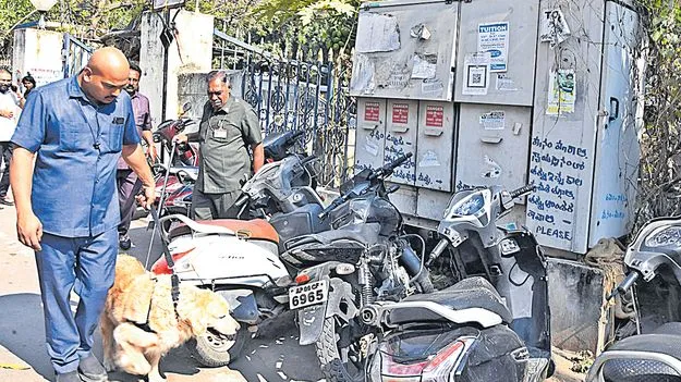 Bomb Threats: రెండు న్యాయస్థానాలకు బాంబు బెదిరింపు