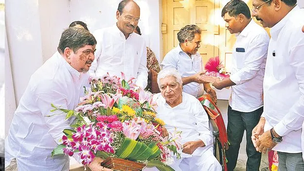 Minister Ponnam Prabhakar: రామయ్య మాస్టారూ...వందనం