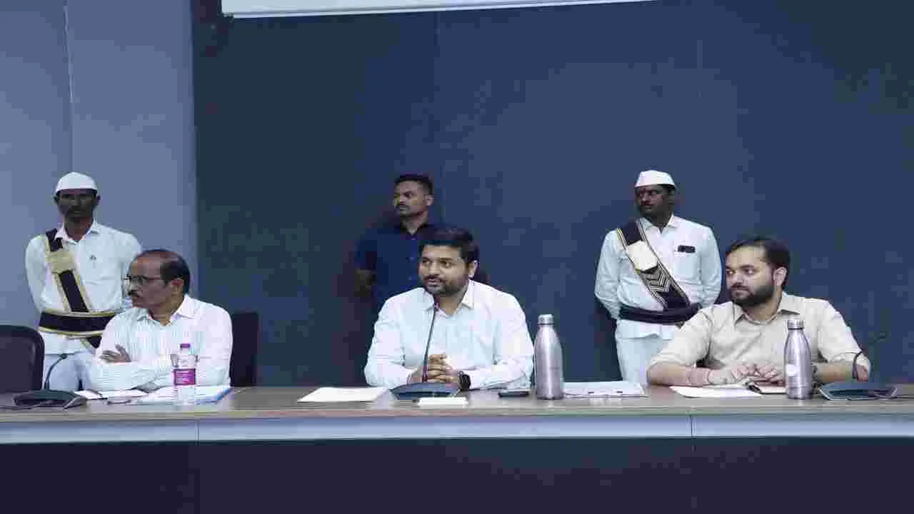 అధికారులు సమన్వయంతో పనిచేయాలి